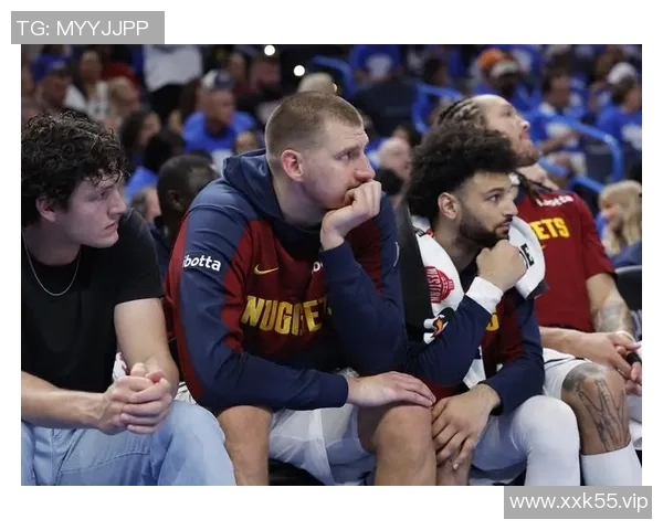 掘金与对手爆发激烈冲突，主控球员被逐出场！